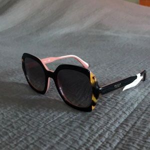 NEW 🕶 PRADA Sunglasses 🕶